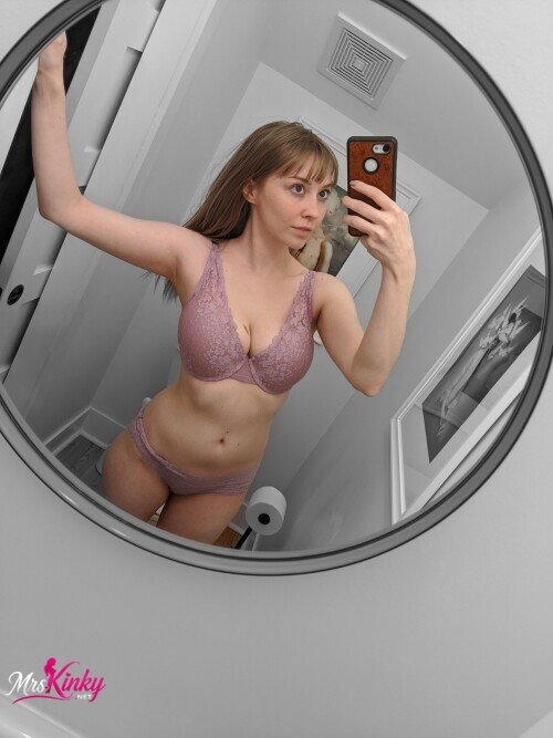 200628-475035868-On-Monday-at-5-PM-EDT-Ill-be-doing-my-first-ever-livestream-here-on-OnlyFans-...jpg